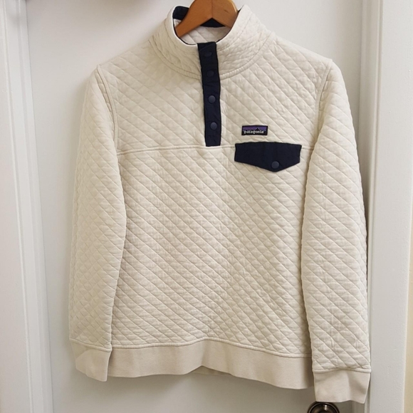 Patagonia Jackets & Blazers - 😍 Patagonia organic cotton quilted pullover size extra small.
